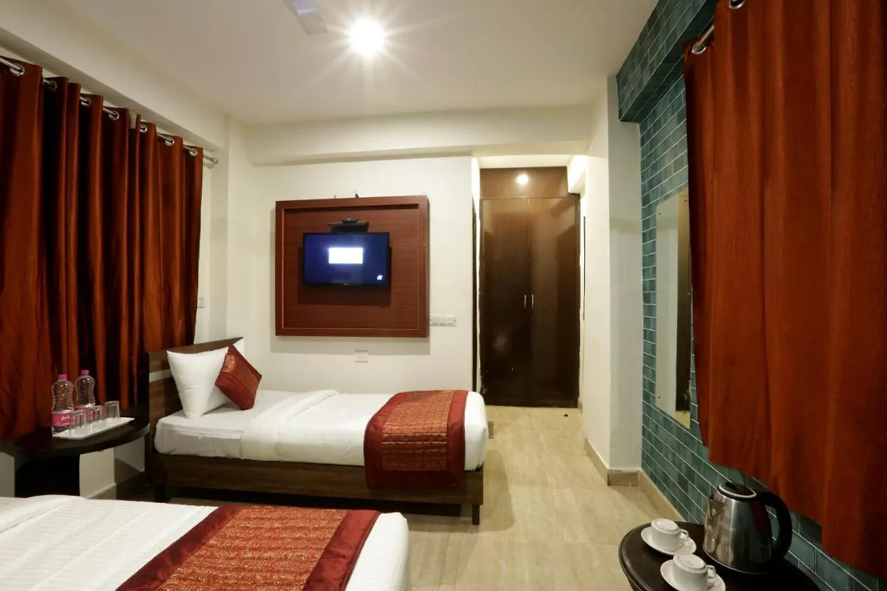 Hotel Square Plaza At Airport New Delhi 3*,