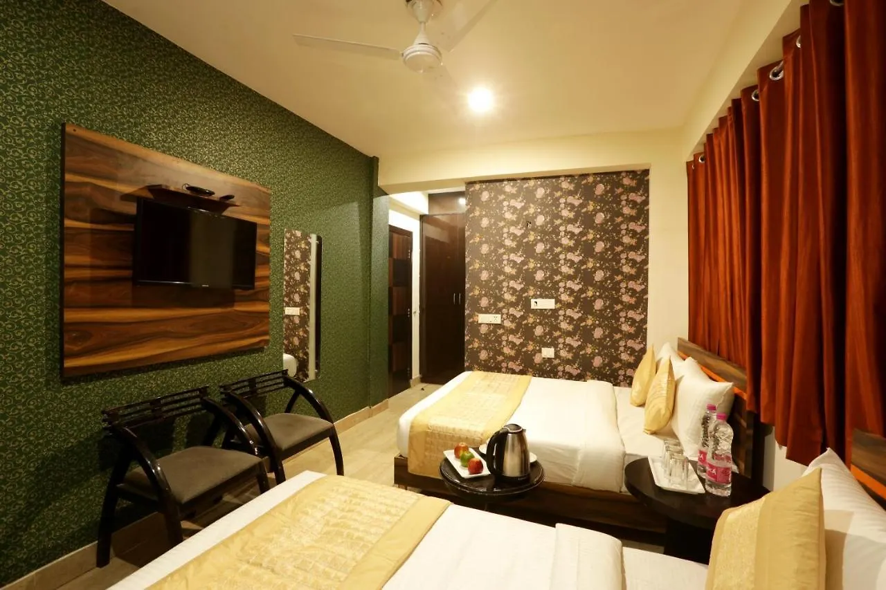 Hotel Square Plaza At Airport New Delhi 3*,